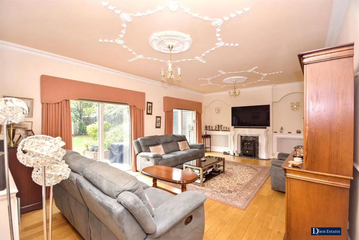 Ardleigh Green Road, Borders of Emerson Park, RM11, photo 6
