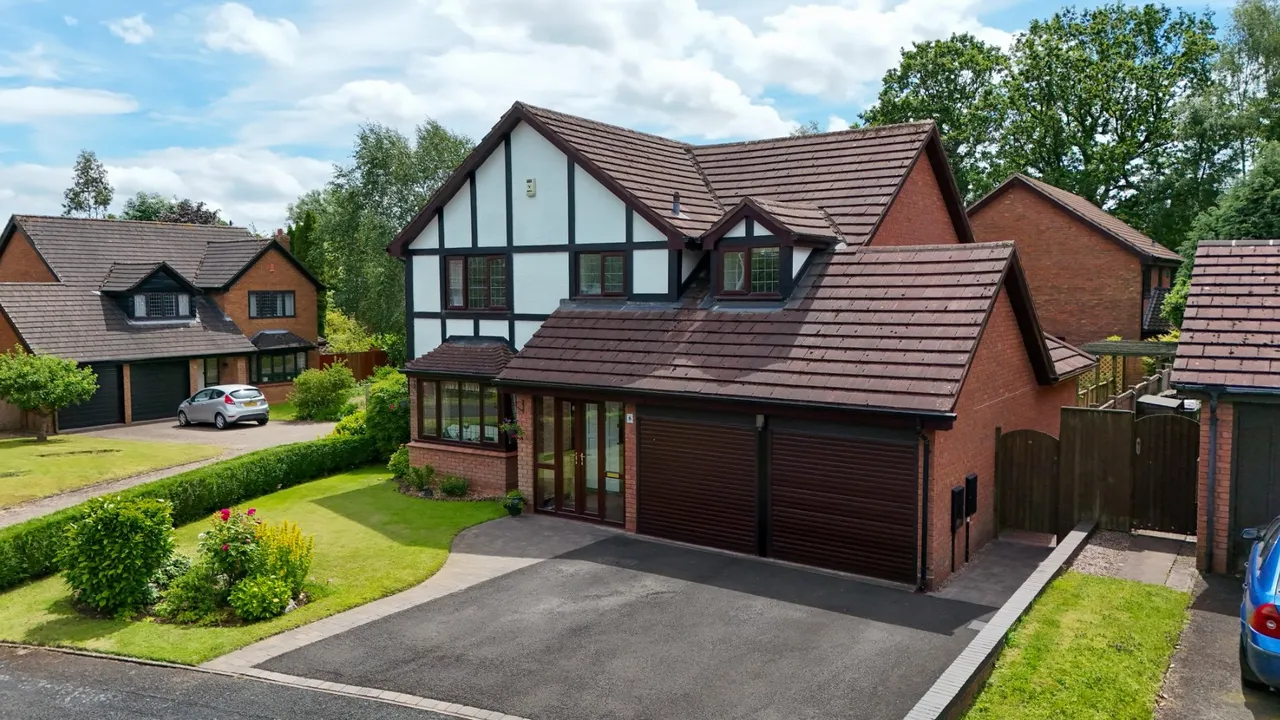 4 bed house for sale — Mclean Drive, Priorslee, Telford TF2 9RT