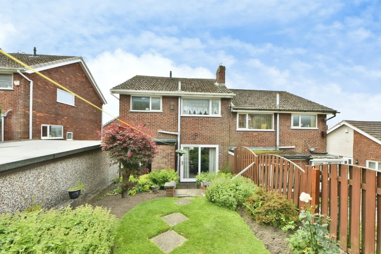 Harrogate Crescent, Burnley, Lancashire, BB10, photo 4