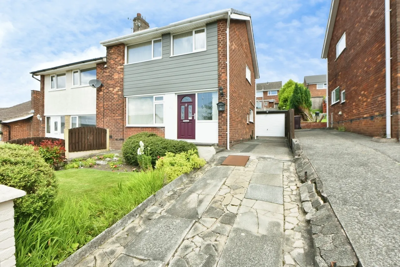 3 bed house for sale — Harrogate Crescent, Burnley, Lancashire, BB10