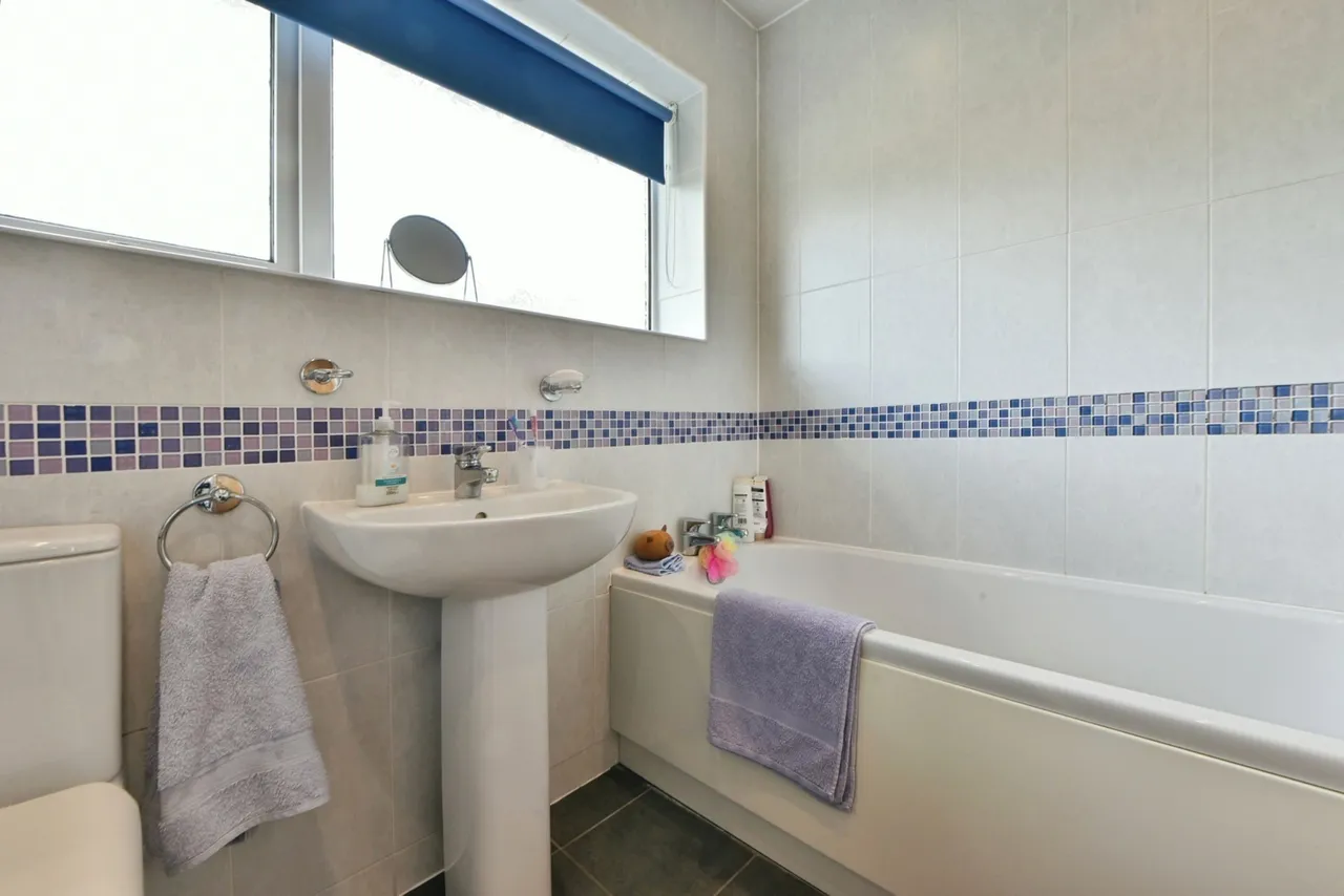 Harrogate Crescent, Burnley, Lancashire, BB10, photo 16