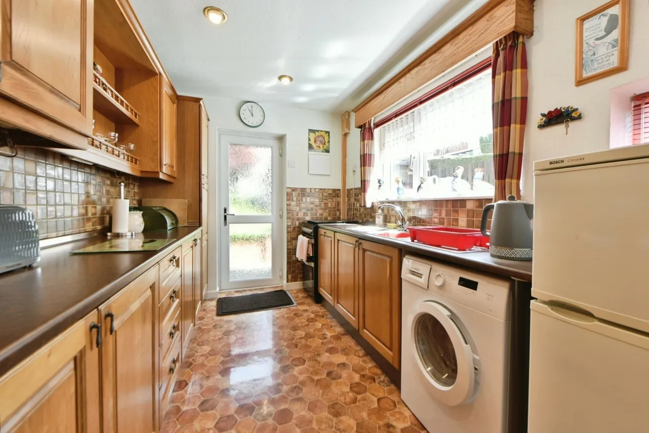 Harrogate Crescent, Burnley, Lancashire, BB10, photo 3