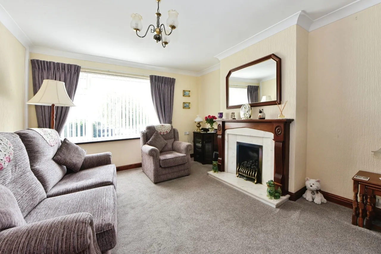 Harrogate Crescent, Burnley, Lancashire, BB10, photo 2