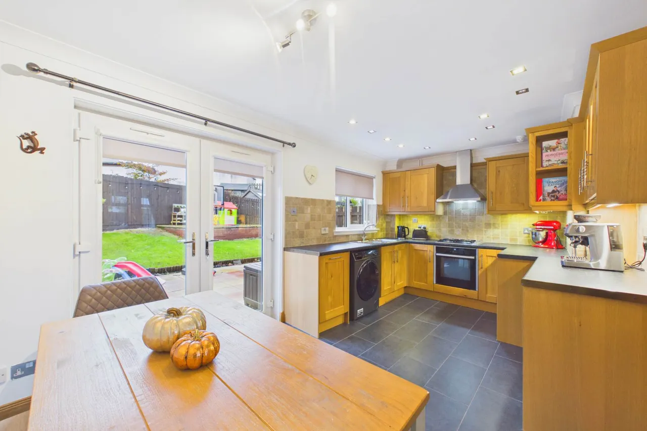 Glen Shee Crescent, Chapelhall, photo 2