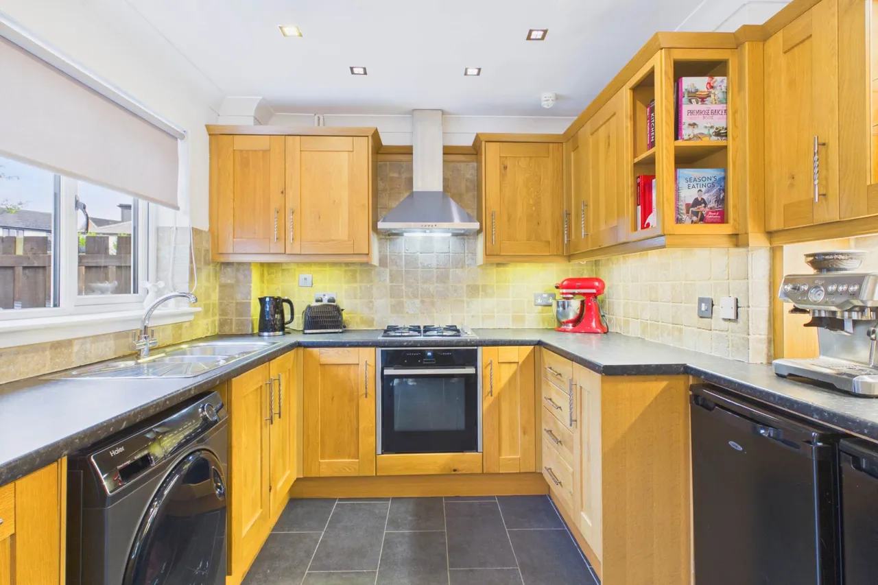 Glen Shee Crescent, Chapelhall, photo 3