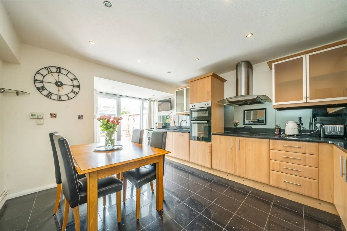 Beaumont Road, W4, photo 3