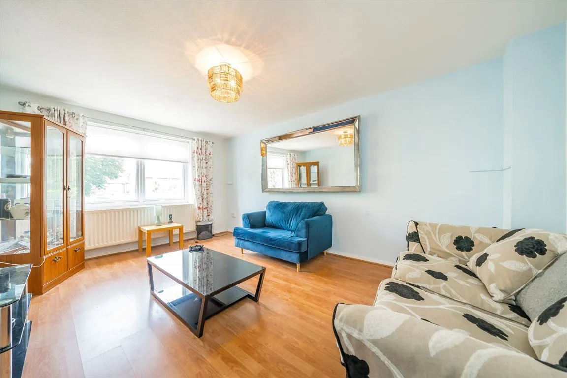 Beaumont Road, W4, photo 2