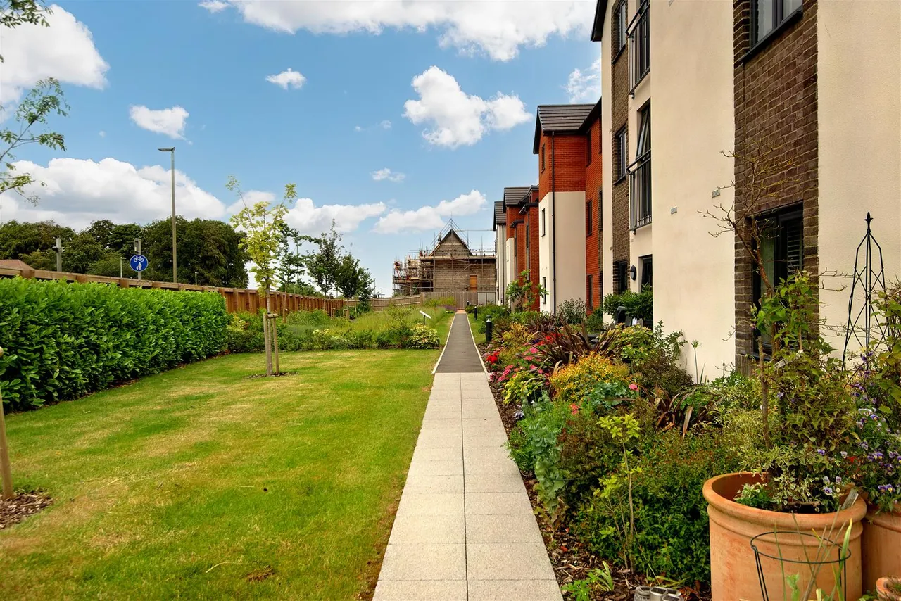 Shortwood Copse Lane, Kempshott, RG23, photo 26