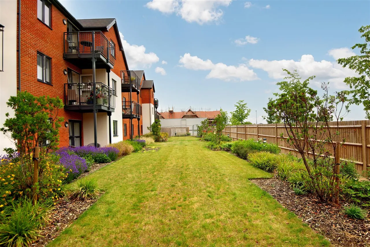 Shortwood Copse Lane, Kempshott, RG23, photo 32