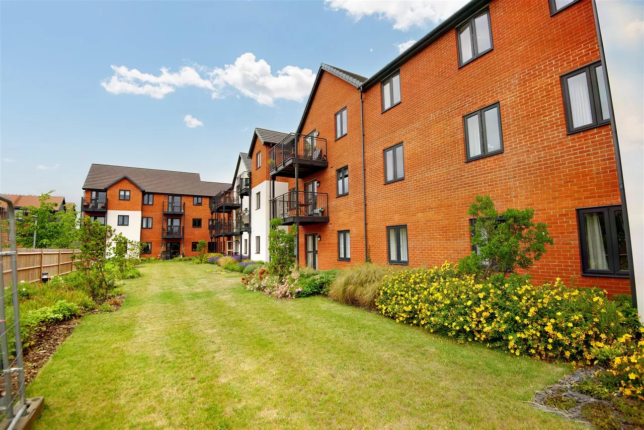 Shortwood Copse Lane, Kempshott, RG23, photo 31