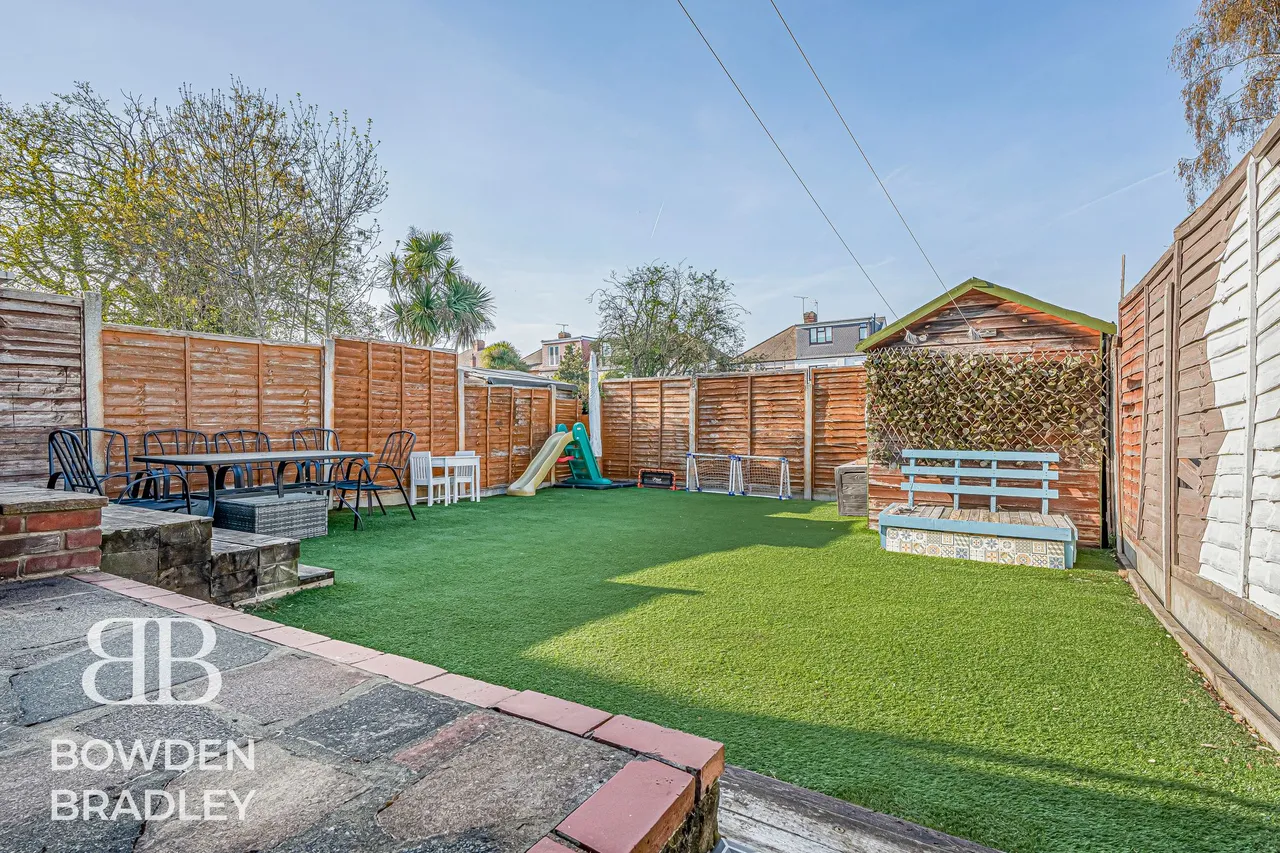 Brunswick Gardens, Hainault, IG6, photo 12