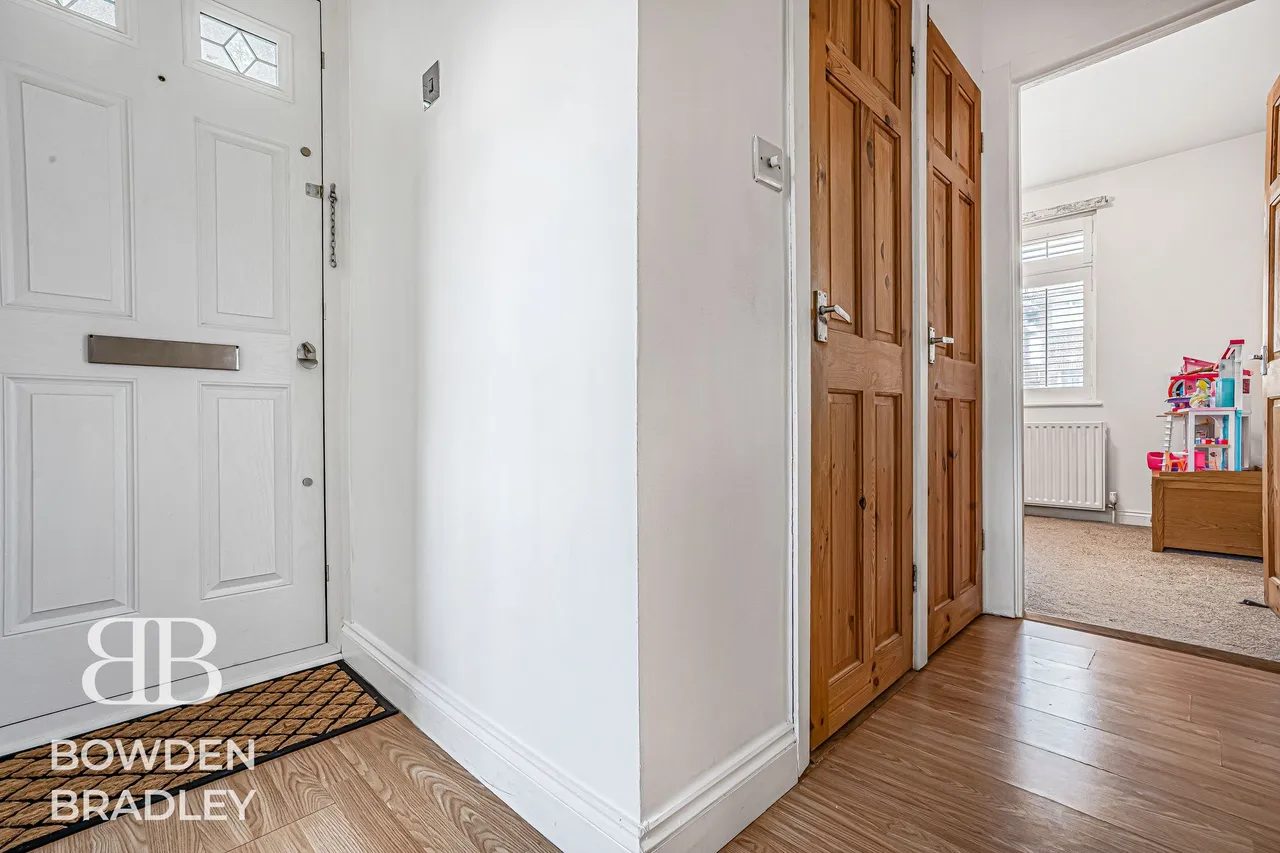 Brunswick Gardens, Hainault, IG6, photo 7