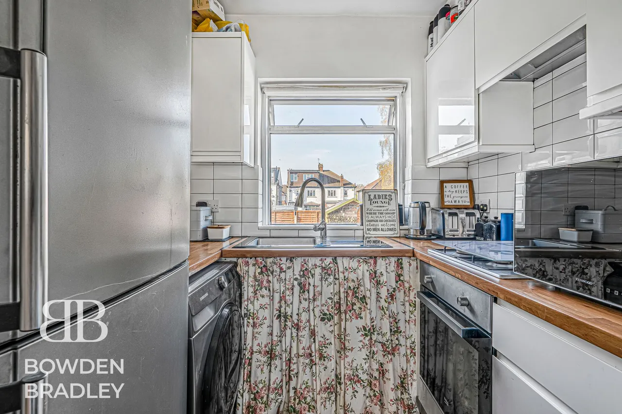 Brunswick Gardens, Hainault, IG6, photo 5