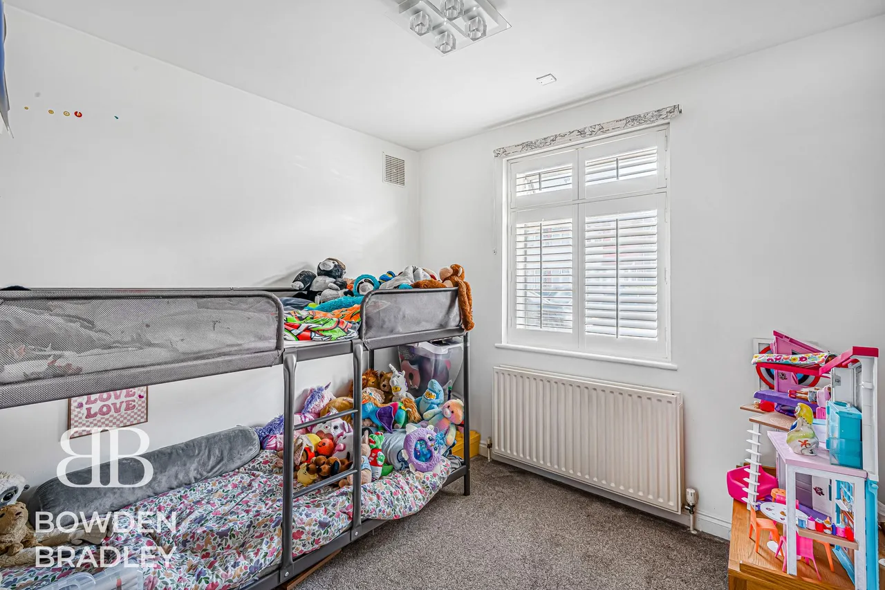 Brunswick Gardens, Hainault, IG6, photo 11