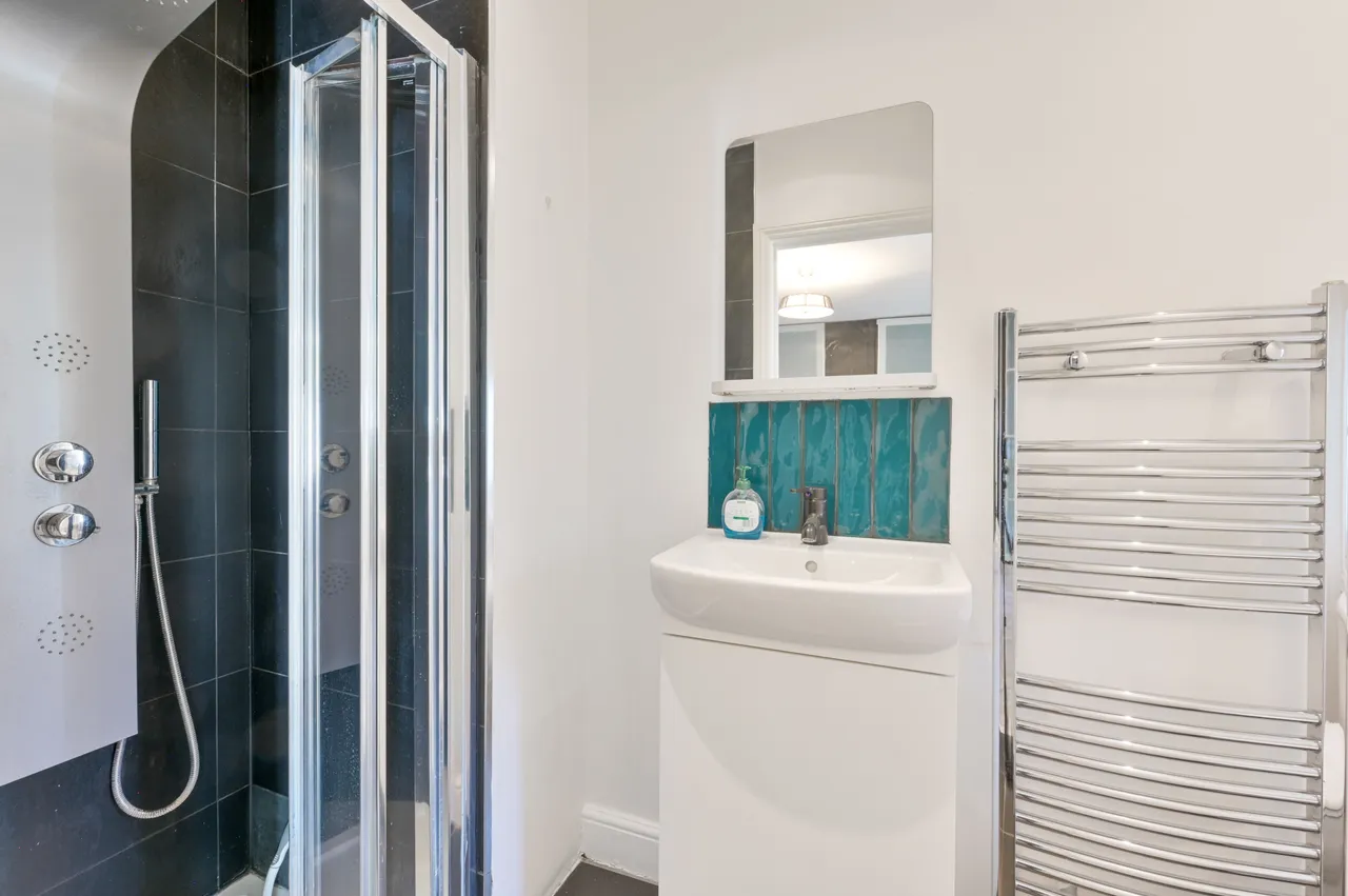 Basement Flat, 216 Hammersmith Grove, London, photo 10