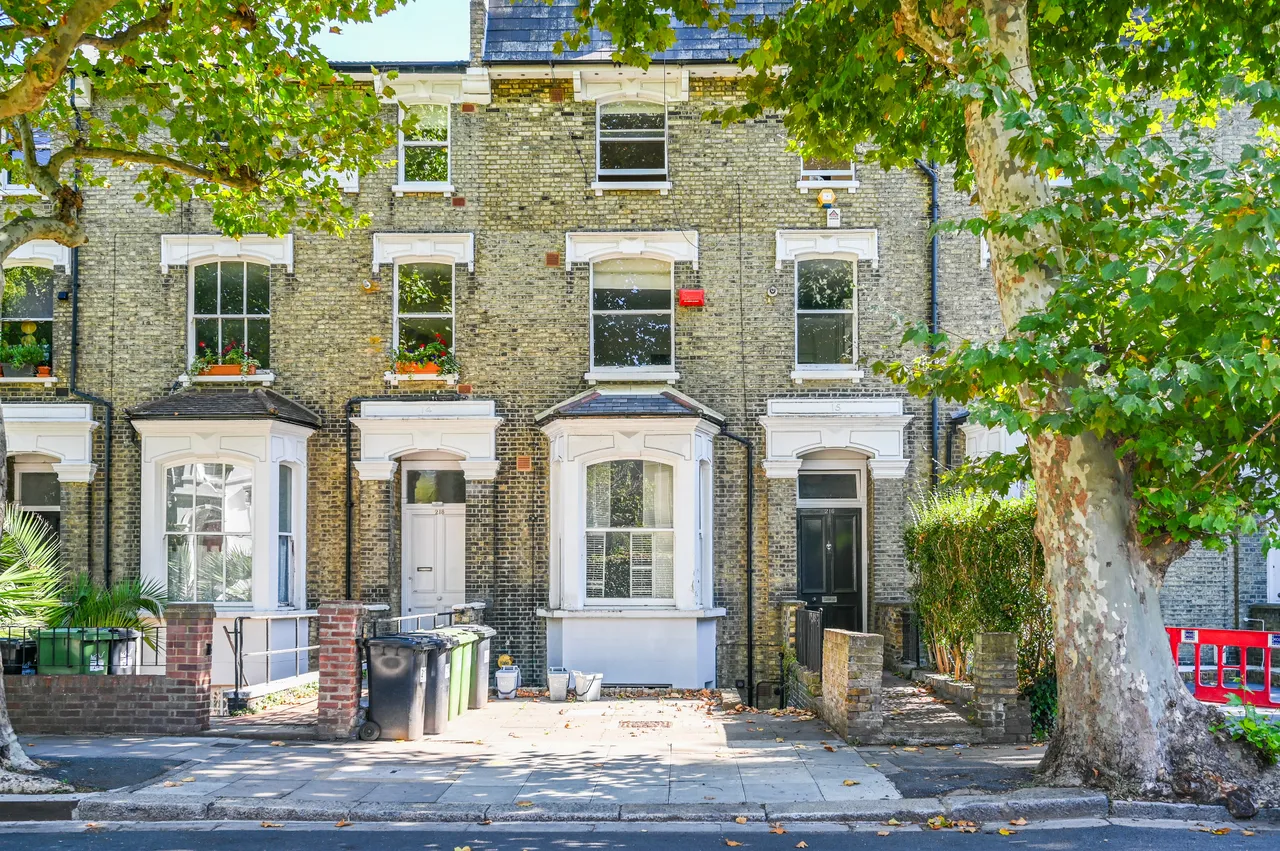 2 bed flat for sale — Basement Flat, 216 Hammersmith Grove, London