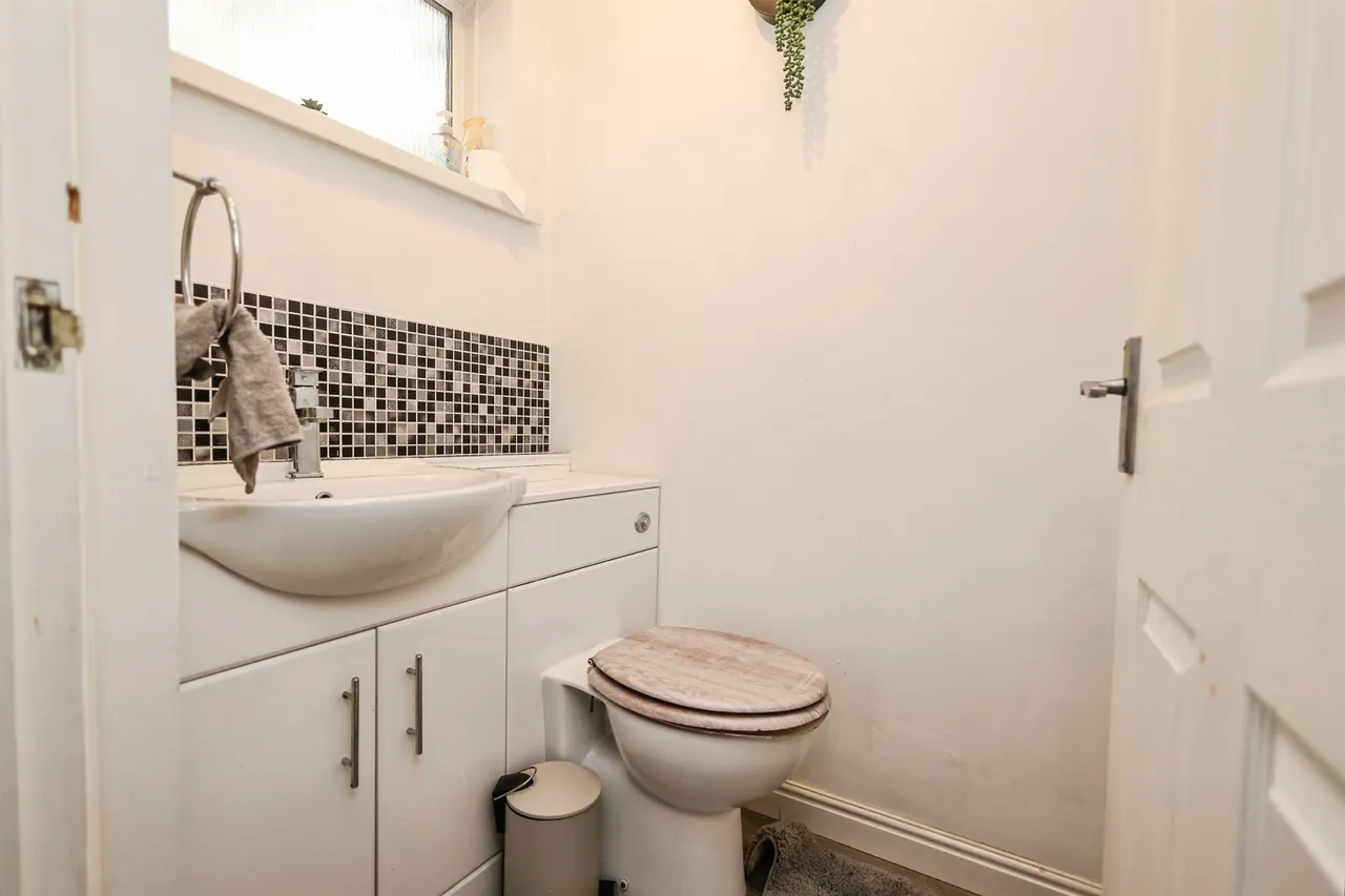Queens Drive, Rowley Regis, B65, photo 7