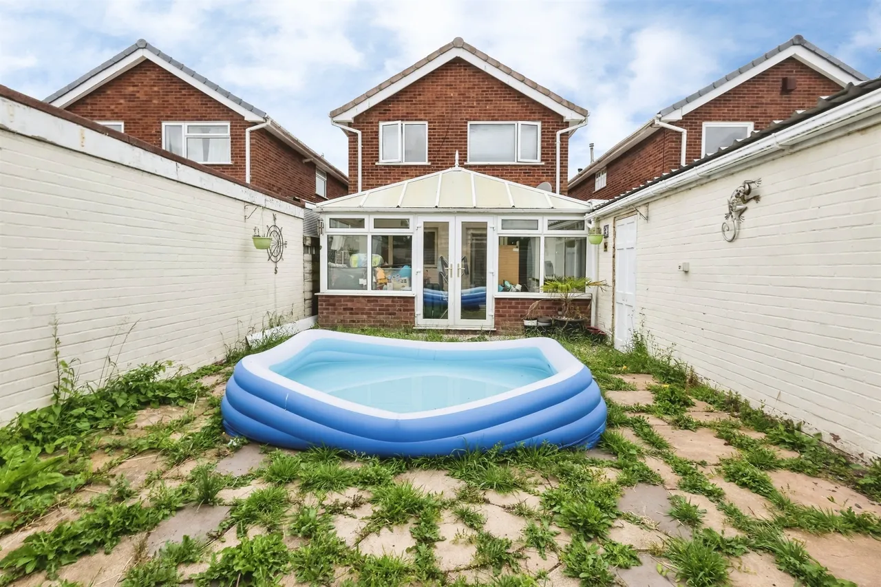 Queens Drive, Rowley Regis, B65, photo 8