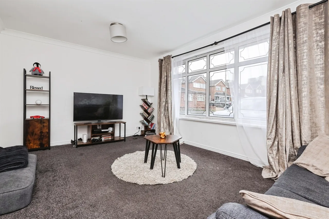 Queens Drive, Rowley Regis, B65, photo 2