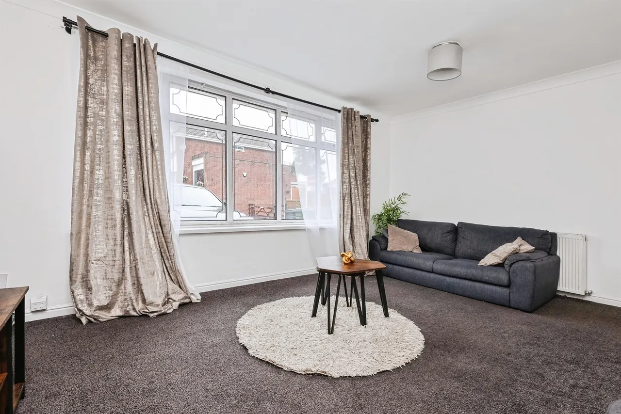 Queens Drive, Rowley Regis, B65, photo 9