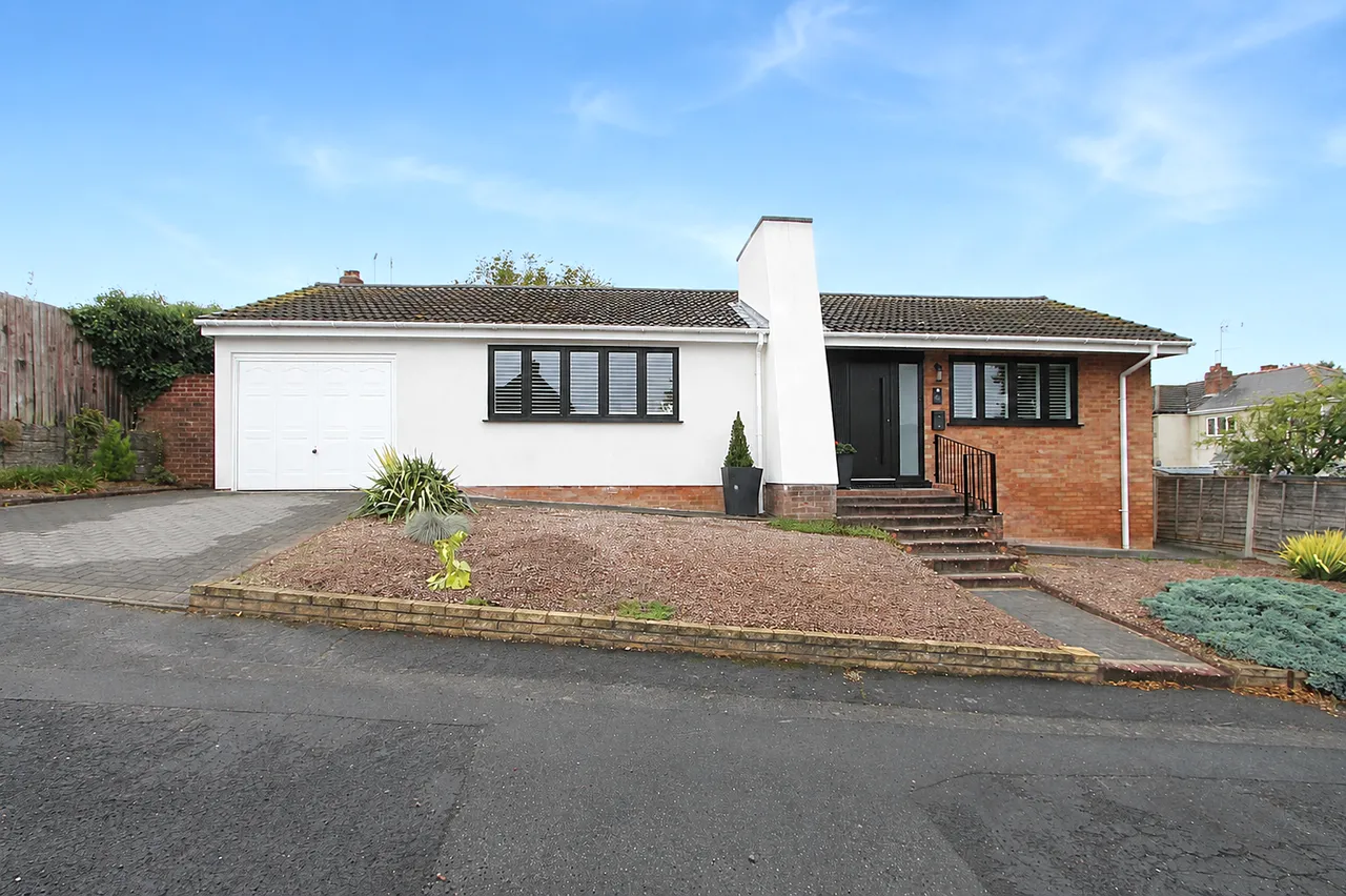 2 bed house for sale — Heathfield Crescent, Kidderminster