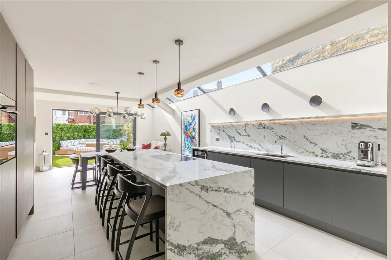 4 bed house for sale, Ormeley Road, London, SW12