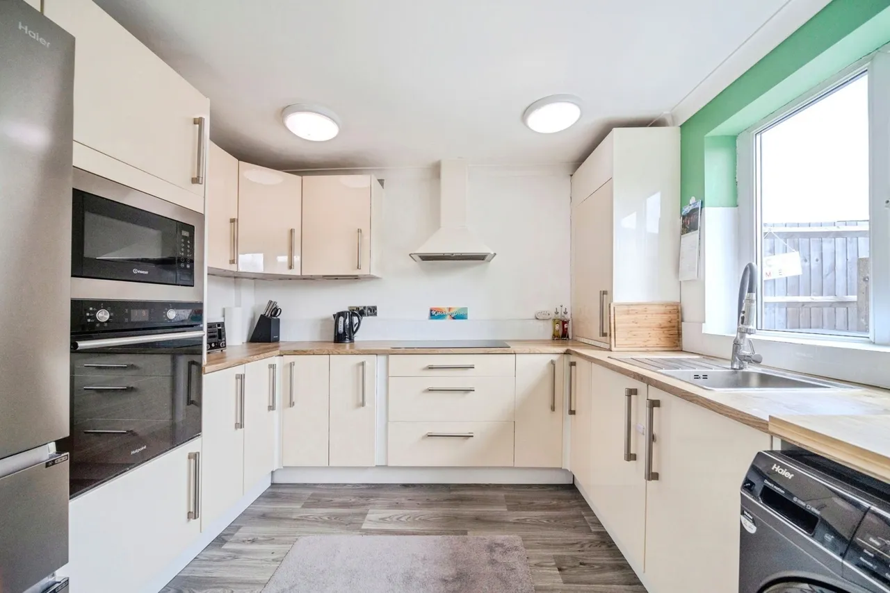 Tiffany Close, Bletchley, Milton Keynes, Buckinghamshire, MK2, photo 18