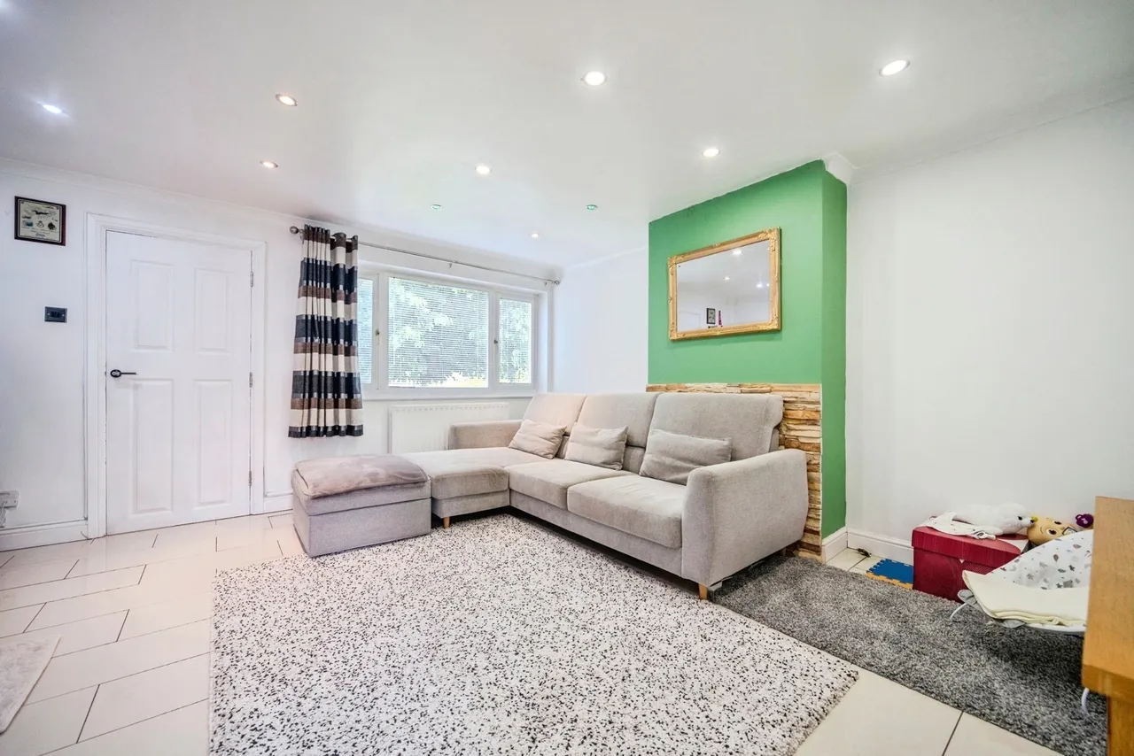 Tiffany Close, Bletchley, Milton Keynes, Buckinghamshire, MK2, photo 3