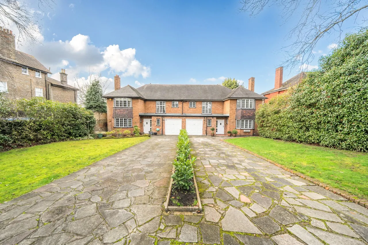 Court Road, SE9, photo 24