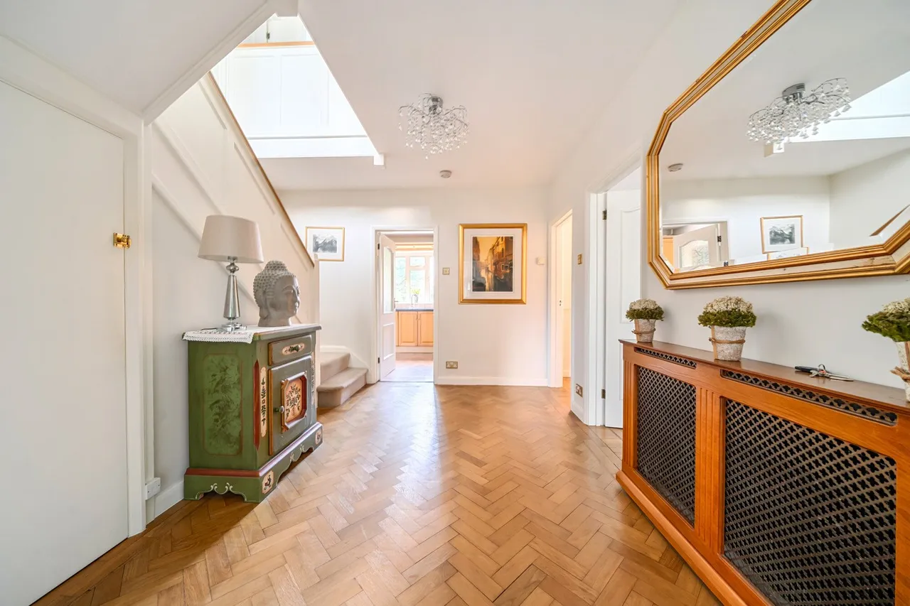 Court Road, SE9, photo 32