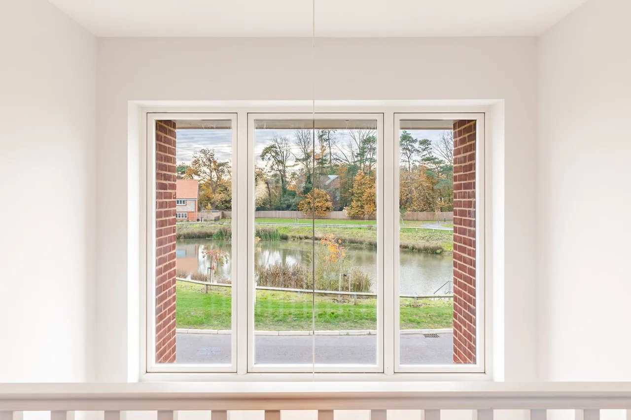 Detached Home with Pond Views in Docking, photo 10