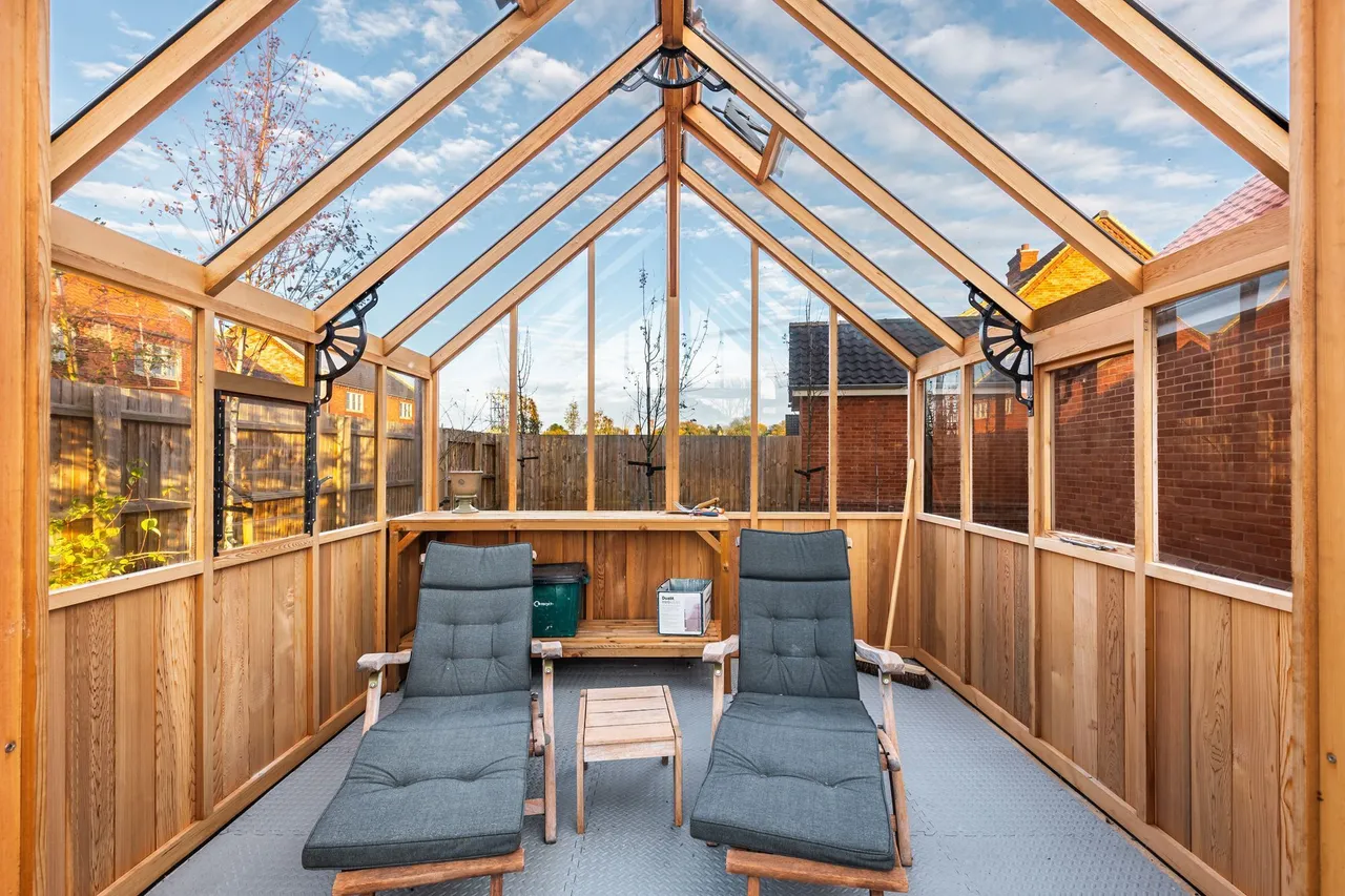 Detached Home with Pond Views in Docking, photo 23
