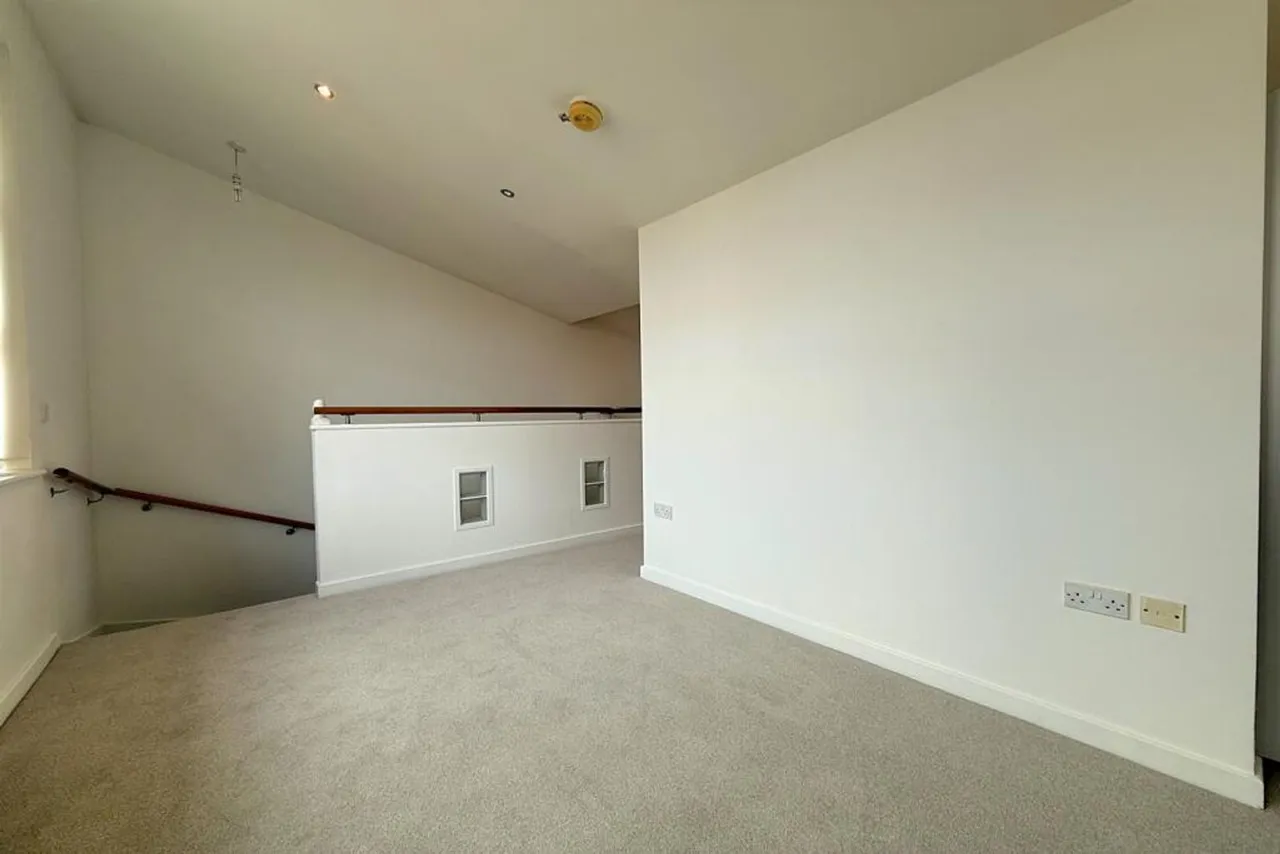 Wharf Road, Sale, photo 11