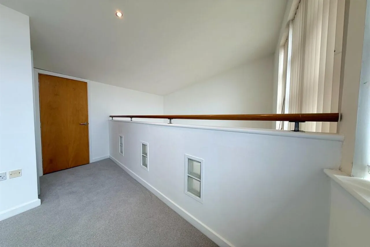 Wharf Road, Sale, photo 12