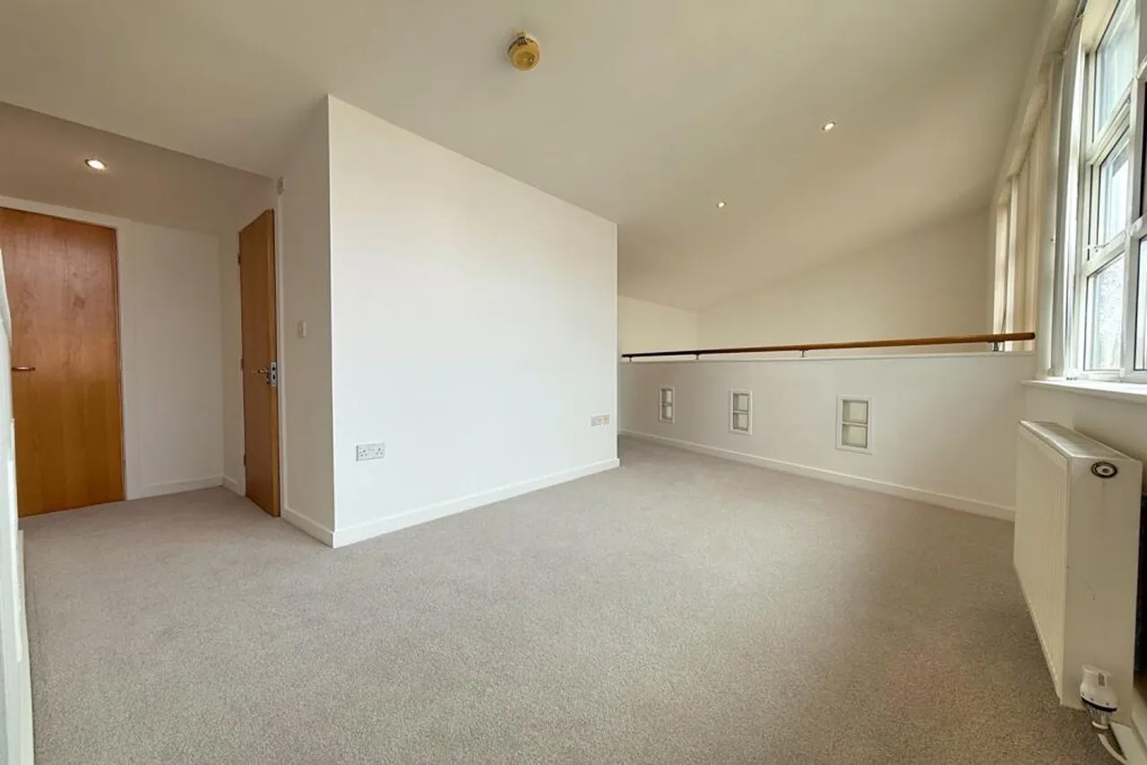 Wharf Road, Sale, photo 9
