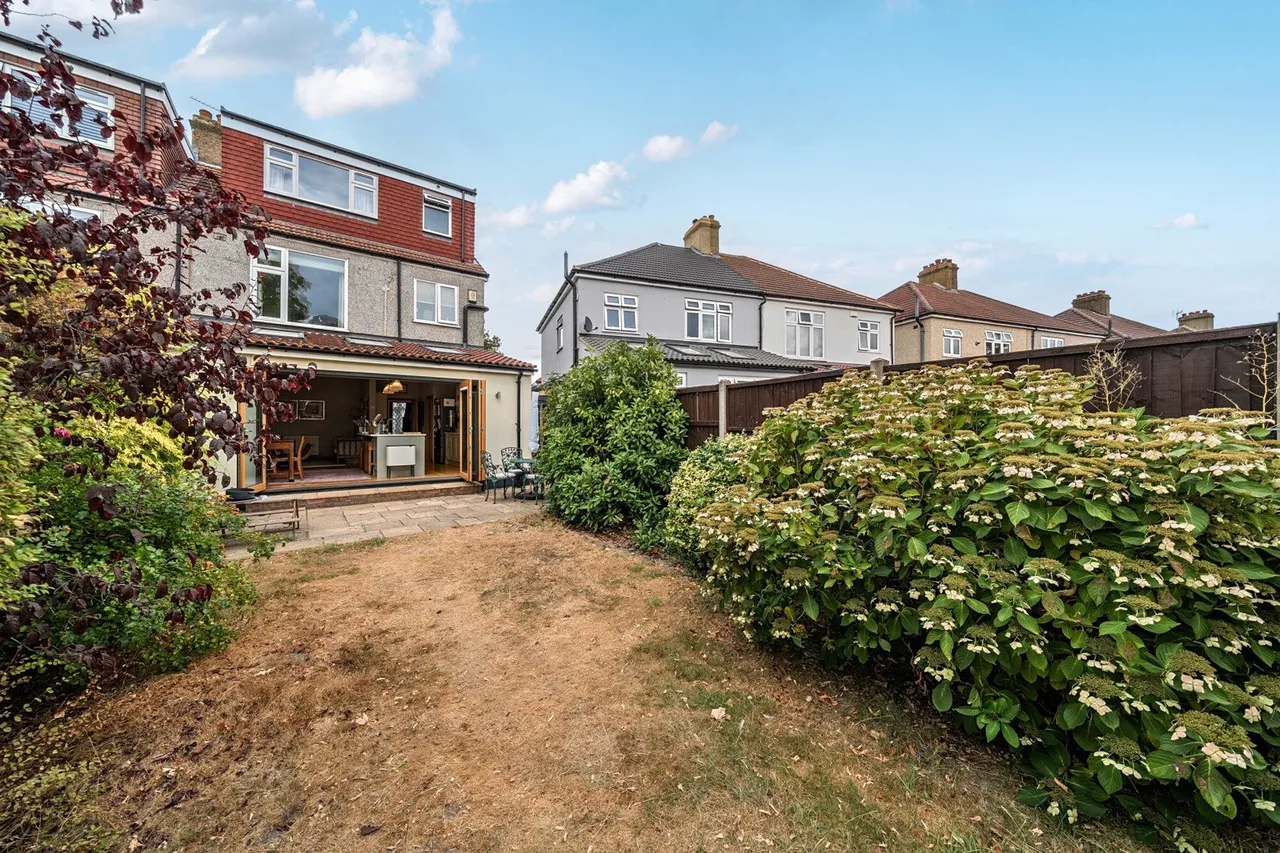Shakespeare Road, DA7, photo 26