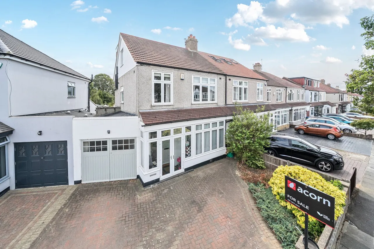 4 bed house for sale — Shakespeare Road, DA7