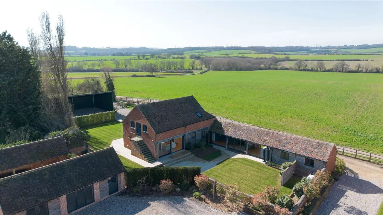 4 bed house for sale — Wood Bevington Farm Barns, Wood Bevington, Alcester, Warwickshire, B49 5LX