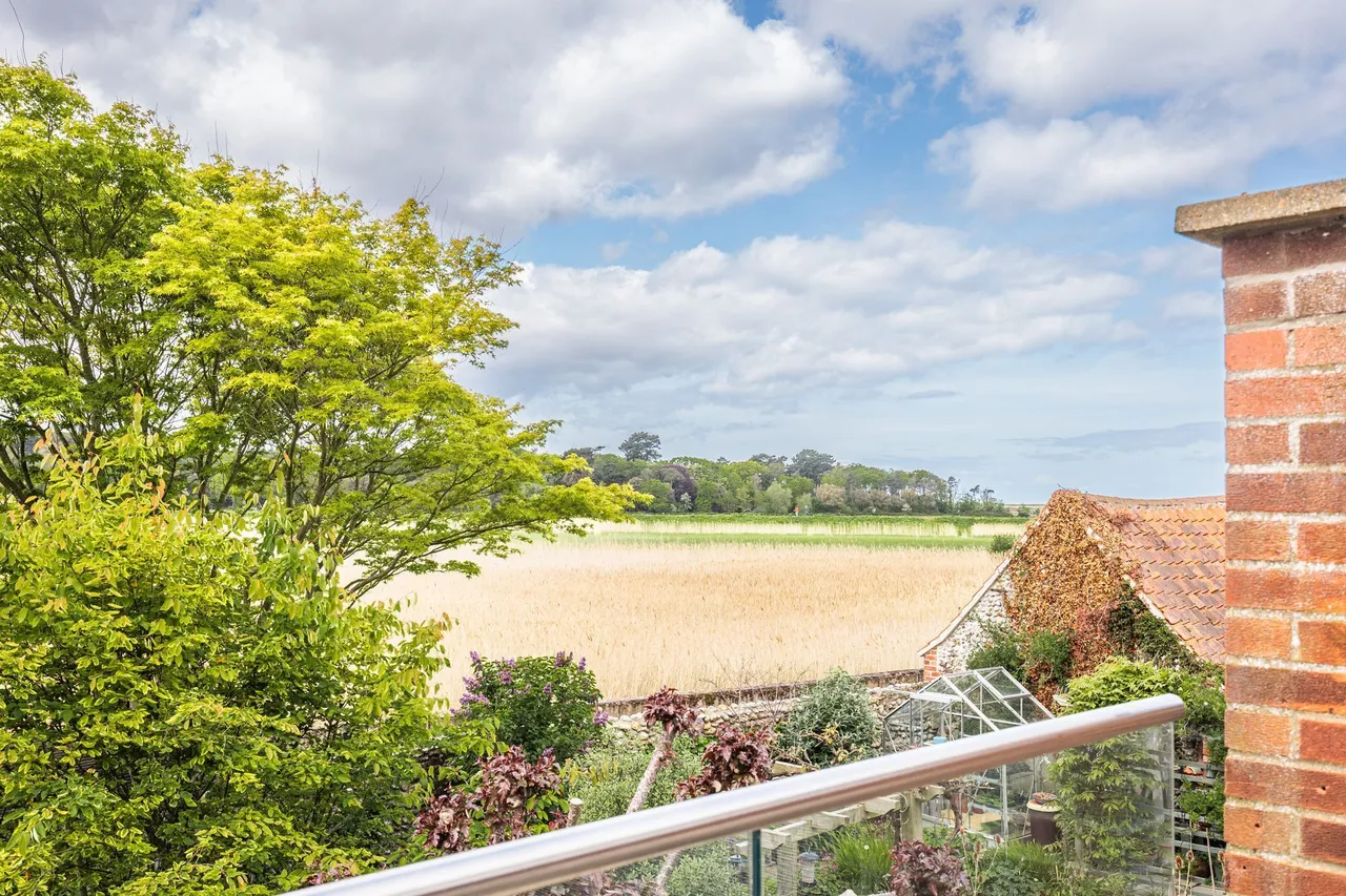 Contemporary Coastal Living with Stun, photo 23