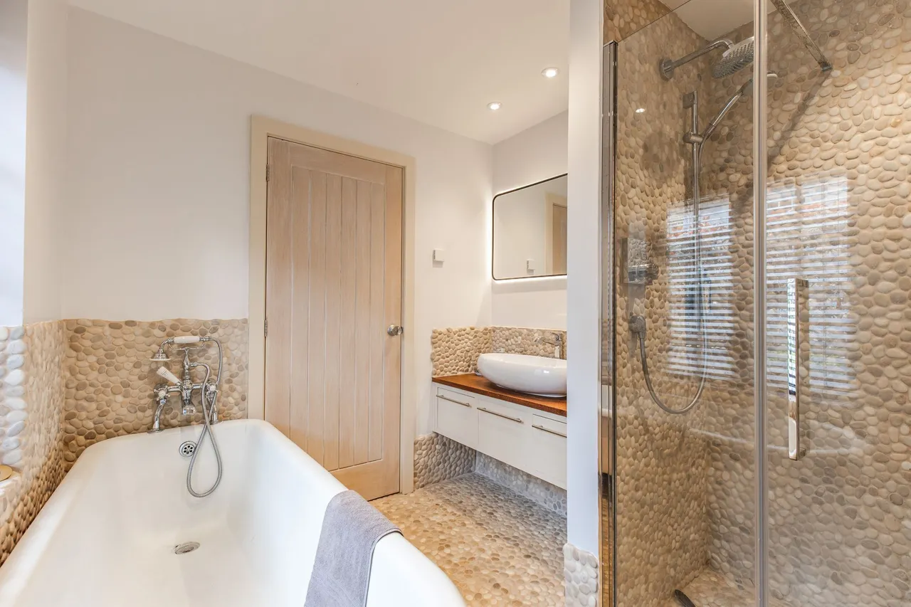 Contemporary Coastal Living with Stun, photo 15