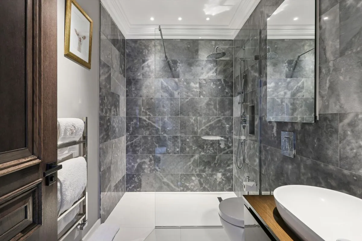 Esher Park Avenue, Esher, KT10, photo 29