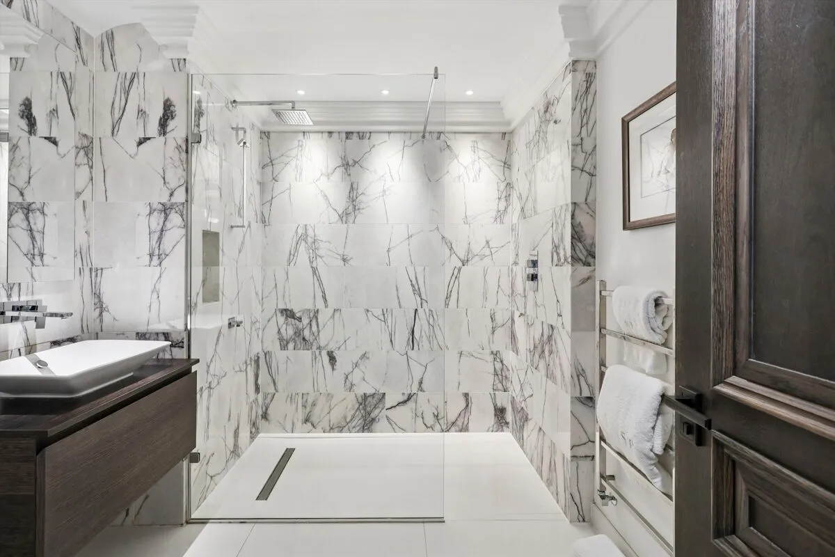 Esher Park Avenue, Esher, KT10, photo 26
