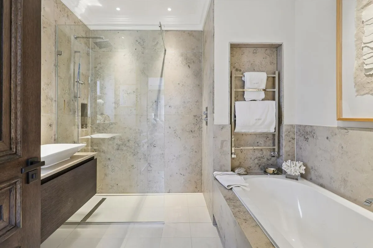 Esher Park Avenue, Esher, KT10, photo 31