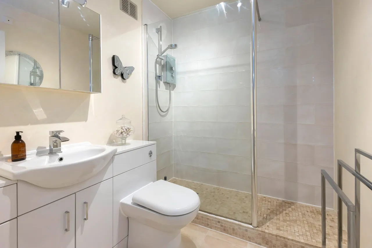 Evesham Road, Cheltenham, GL52, photo 8