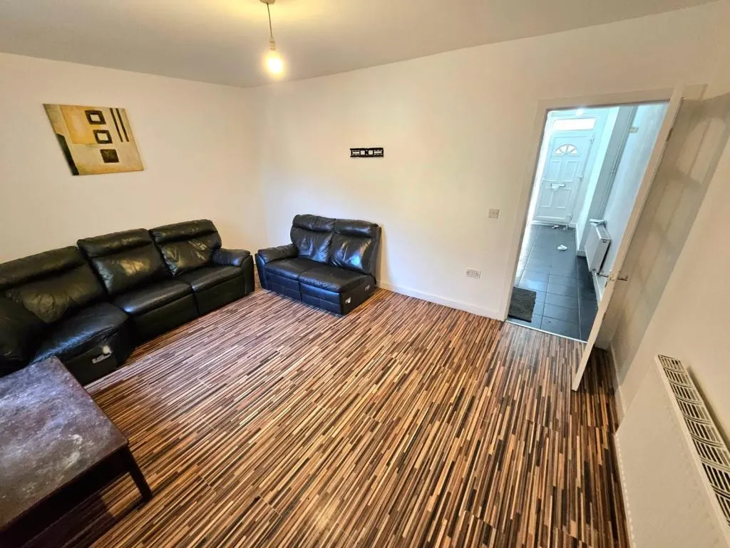 3 bed house to rent, Broom Lane, Levenshulme, M19