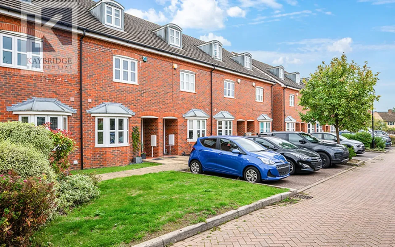 4 bed property for sale — Ruxley Lane, Epsom, KT19