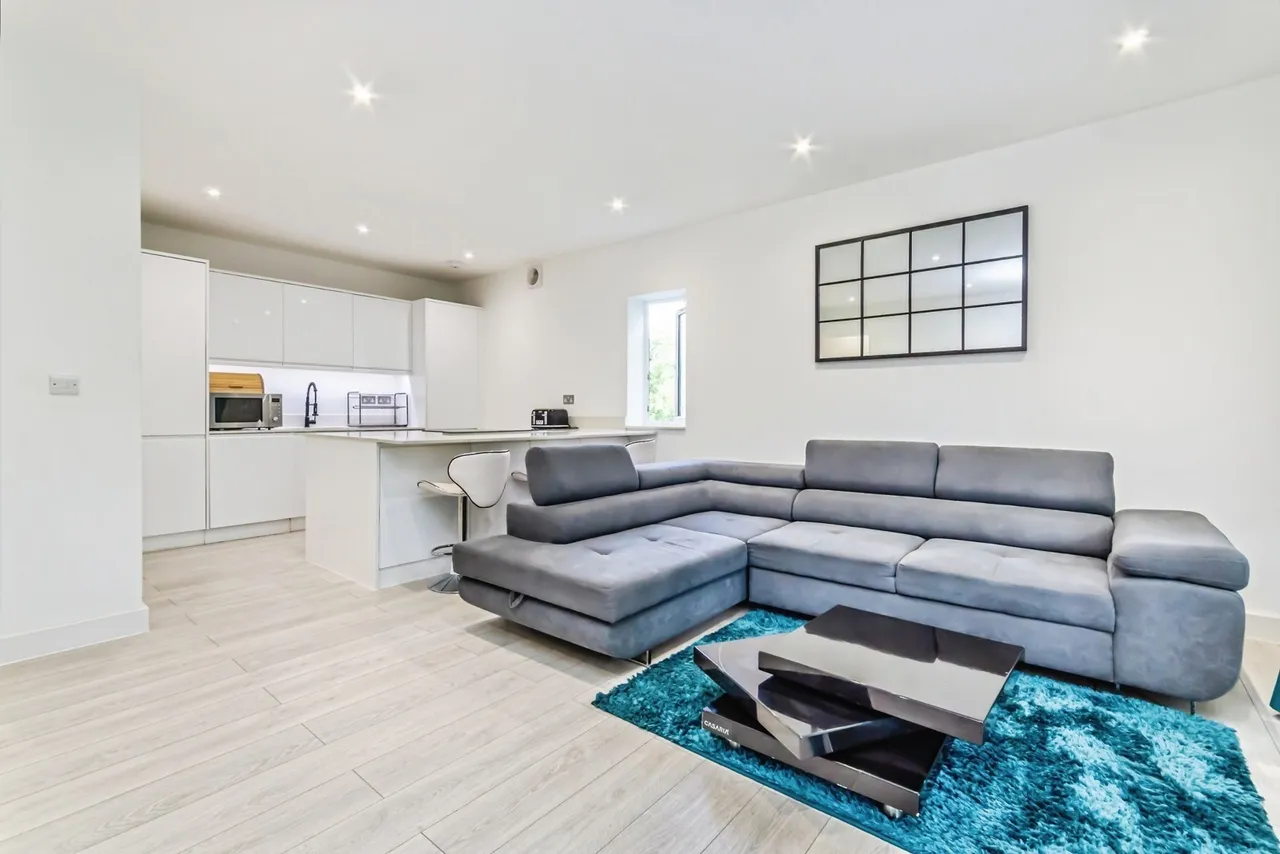 2 bed flat for sale — Brighton Road, PURLEY, Surrey, CR8