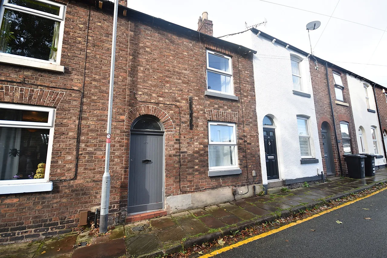 2 bed house for sale, Water Street, Macclesfield