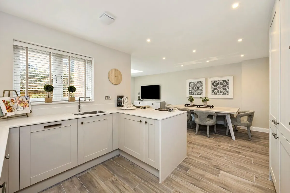 Brooklands Grove, Weybridge, KT13, photo 5