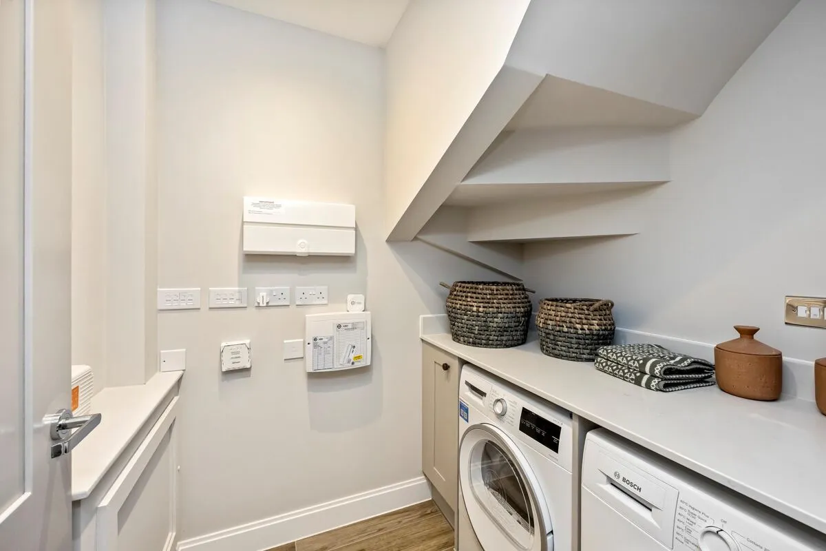Brooklands Grove, Weybridge, KT13, photo 11